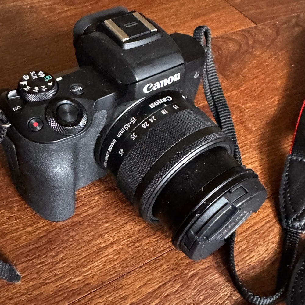 Canon EOS M50 Mirrorless Camera w/ 15-45 mm Lens, Battery, and Charger